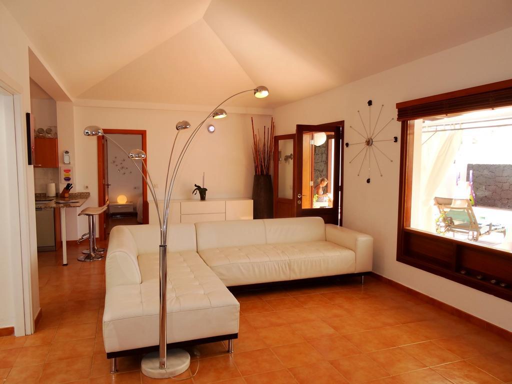 Happy Villa Con Piscina Privada Playa Blanca  Exterior photo