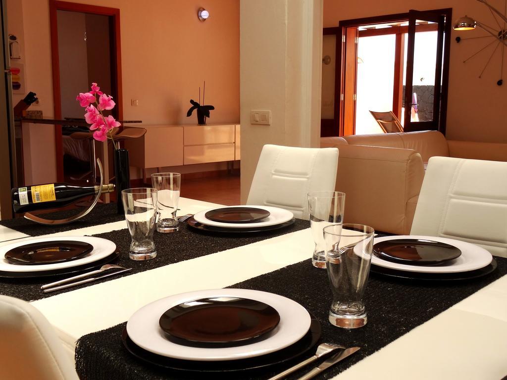 Happy Villa Con Piscina Privada Playa Blanca  Exterior photo